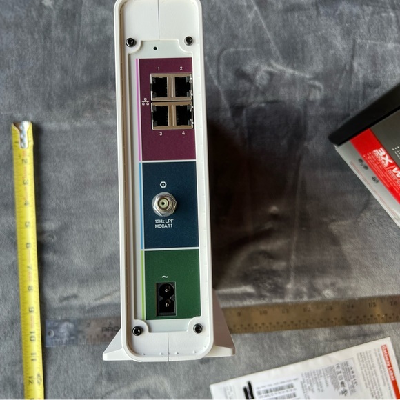 Motorola/Arris 
SURFboard® Cable Modem & Wi-Fi® Router
Excellent condition - Picture 9 of 13